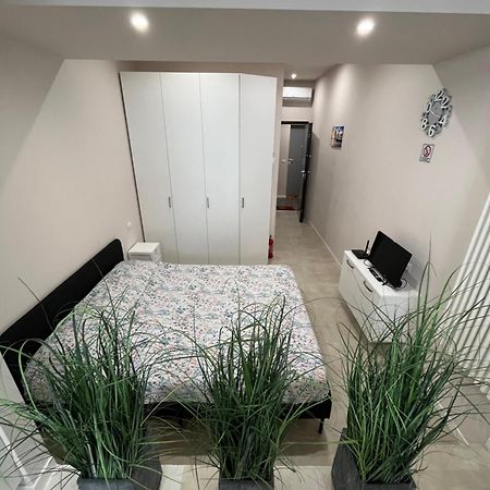 Ferienwohnung Monolocale Piazza Gambara M1 Mailand Exterior foto